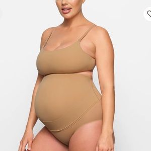 New without tags  SKIMS FITS EVERYBODY MATERNITY HIGH WAISTED BRIEF OCHRE Medium